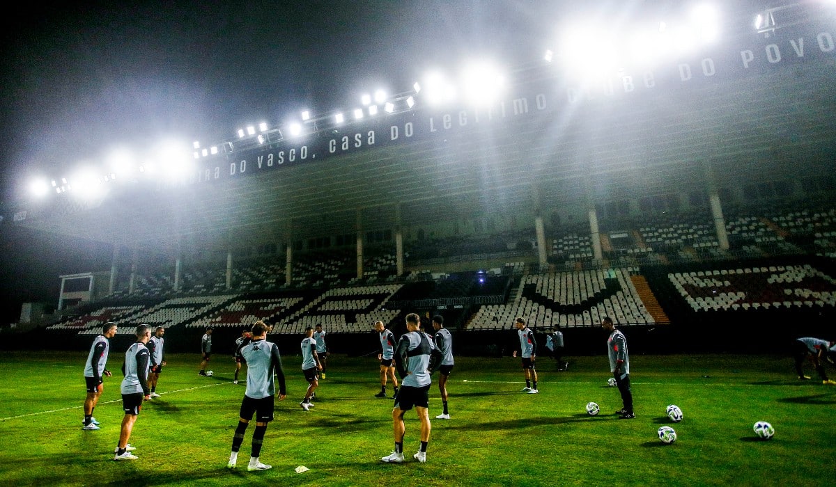 Justi A Do Rio Mant M Torcida Do Vasco Longe De S O Janu Rio No Ataque