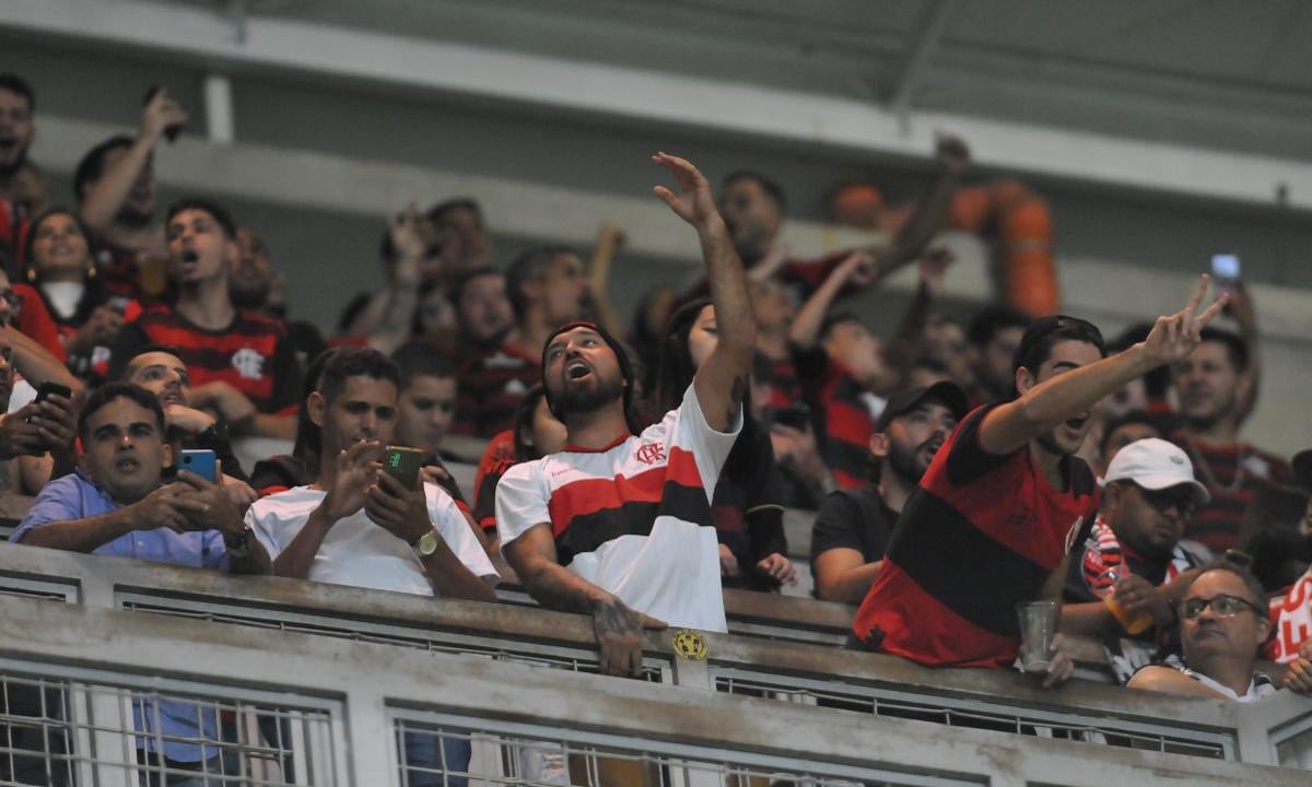 Torcida do Flamengo devolve provocação após vencer o Atlético