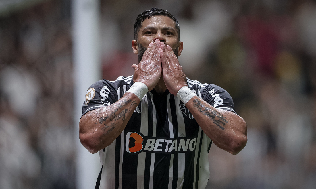 Hulk Carrega No Colo Torcedor Do Atl Tico Mg E V Deo Viraliza Veja