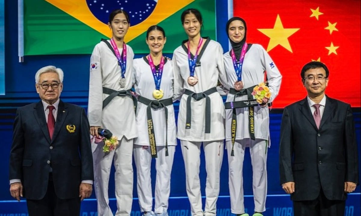 Maria Clara Pacheco é a segunda atleta da esquerda para a direita (foto: Reprodução Instagram de Maria Clara Pacheco)