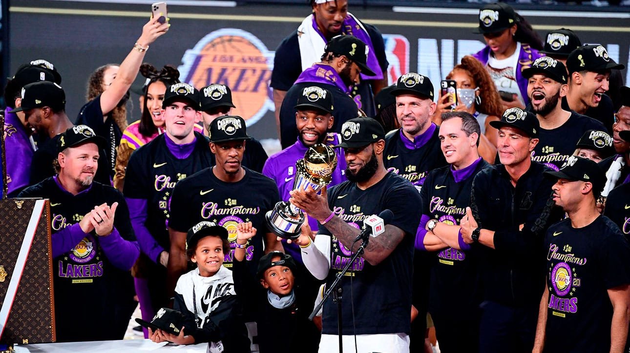 Los Angeles Lakers é o maior campeão da história da NBA (foto: Douglas P. DeFelice/Getty Images/AFP)