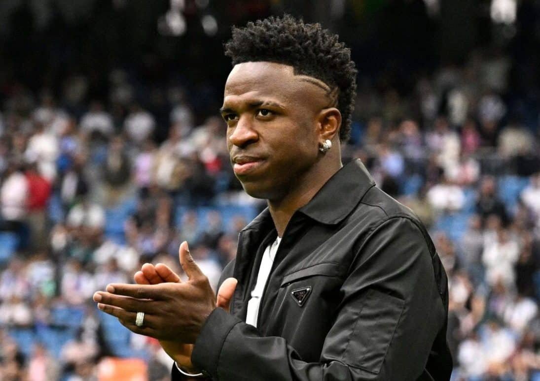 Vinicius Junior foi homenageado no jogo entre Real Madrid e Rayo Vallecano, pelo Campeonato Espanhol (foto: AFP)