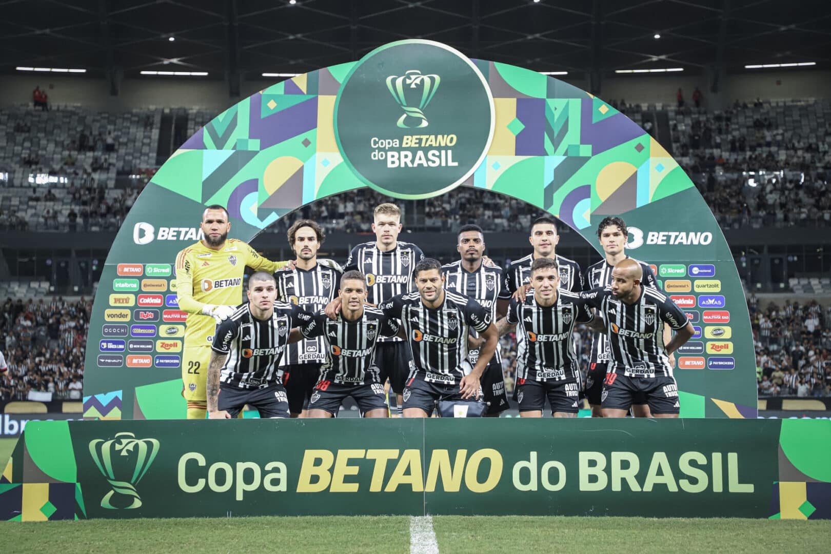 Jogadores do Atlético perfilados para jogo da Copa do Brasil (foto: Pedro Souza/Atlético)
