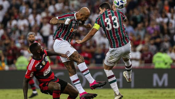 Jogadores de Fluminense e Flamengo disputam a bola (foto: Marcelo Gonçalves/Fluminense)