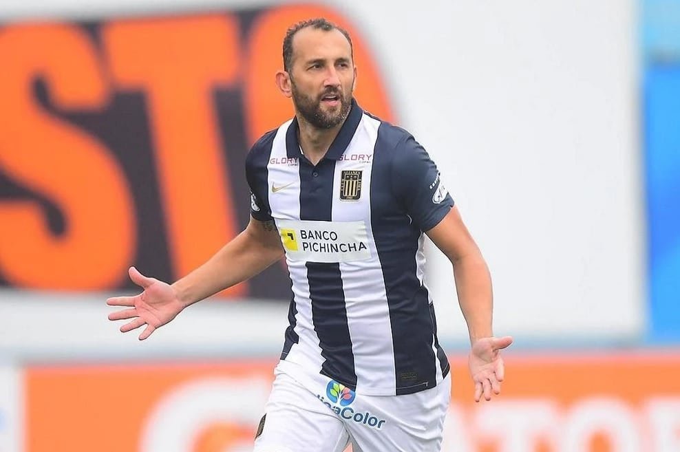 Jogador Barcos, do Alianza Lima, comemora gol (foto: Divulgação/Alianza Lima)