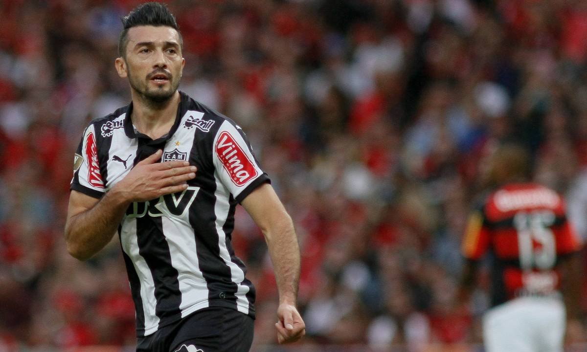 Dátolo com a camisa do Atlético (foto: LUCIANO BELFORD/FRAME/FRAME/ESTADAO)