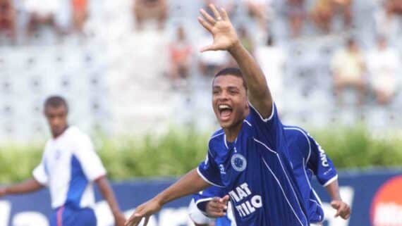 No Cruzeiro, em 2003, o volante Felipe Melo (foto: Jorge Gontijo/Estado de Minas)