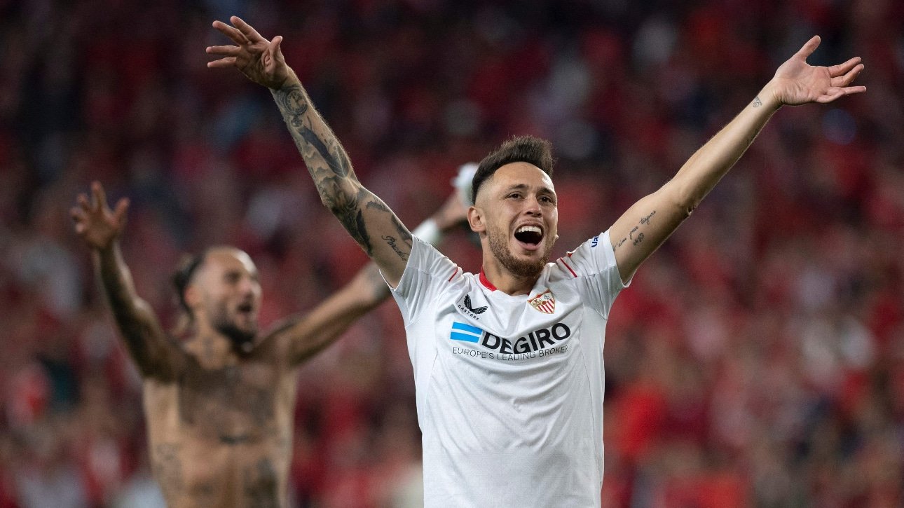 Lucas Ocampos comemorando a classificação (foto: JORGE GUERRERO / AFP)