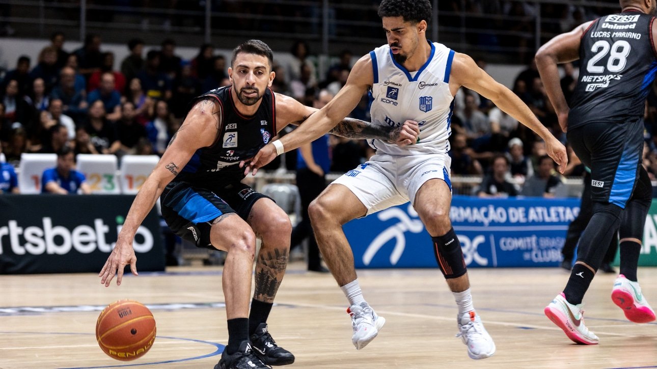 Atletas de Franca e Minas em jogo 3 (foto: Hedgard Moraes/MTC)