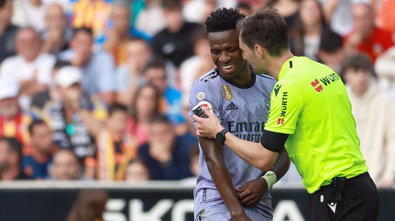 Vinicius Junior foi vítima de racismo na partida contra o Valencia (foto: AFP)