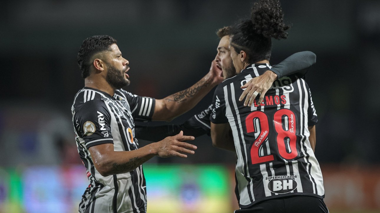 Hyoran e Hulk marcaram os gols da vitória do Atlético-MG sobre o Coritiba (foto: Pedro Souza/Atlético)