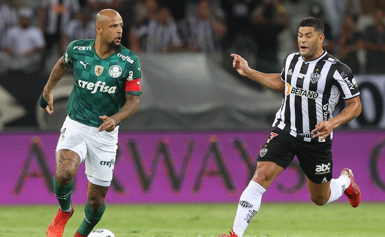 Os jogadores Felipe Melo e Hulk em um lance durante Atlético-MG x Palmeiras pela Libertadores de 2021 (foto: Cesar Greco/Palmeiras)