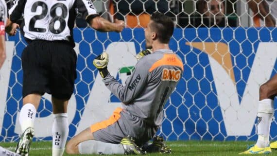 Victor comemora defesa contra o Tijuana (foto: Rodrigo Clemente/EM/D.A Press)