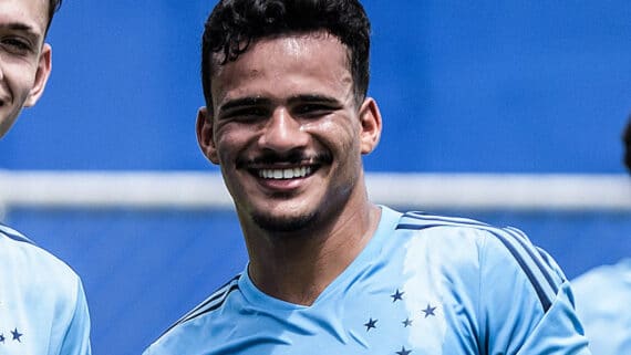 Kaiki, do Cruzeiro, sorri para foto (foto: Gustavo Aleixo/Cruzeiro)