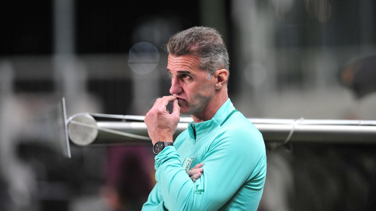 Vagner Mancini, à beira do campo de jogo contra o Defensa y Justicia (foto: Alexandre Guzanshe/EM/D.A Press.)