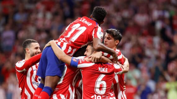 Atlético de Madrid aproveitou o tropeço do rival e assumiu a vice-liderança de La Liga (foto: Reprodução Twitter)