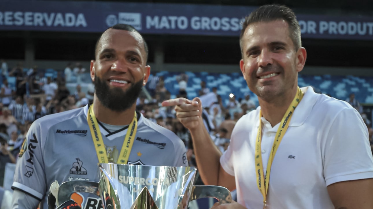 Everson e Victor comemorando o título da Supercopa do Brasil de 2022 - (foto: Pedro Souza/Atlético)