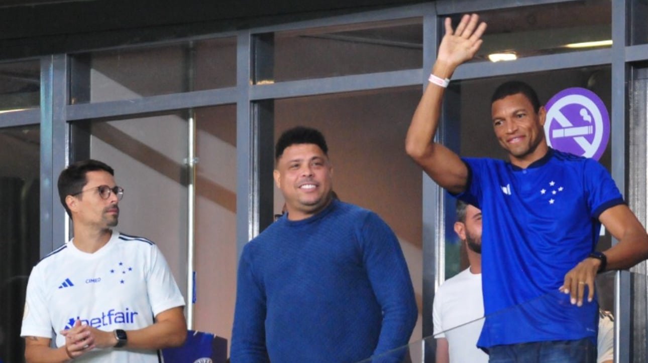 Ronaldo e Dida foram flagrados juntos no Mineirão para assistir Cruzeiro x Fluminense (foto: Ramon Lisboa / D.A.Press)