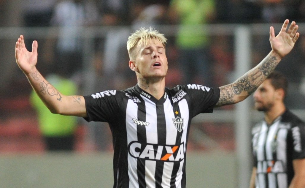 Róger Guedes comemora gol pelo Atlético em 2018 (foto: Alexandre Guzanshe/EM/D.A Press)