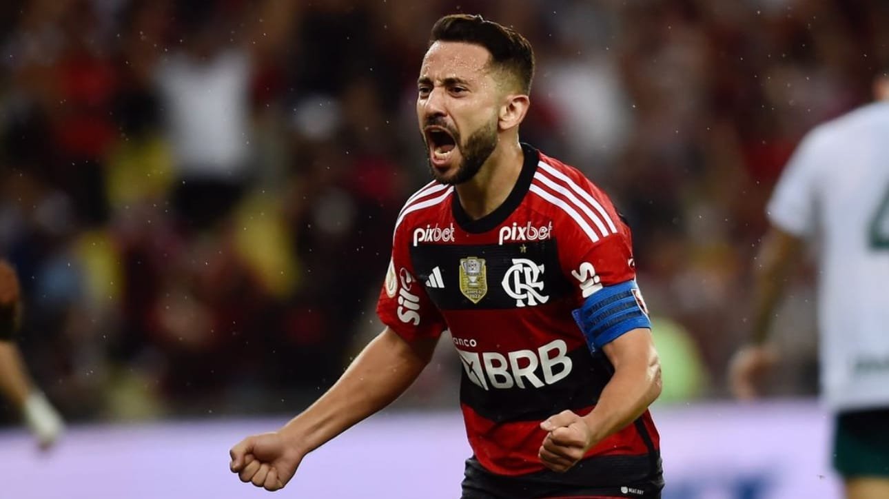 Everton Ribeiro marcou um gol de letra e definiu a vitória por 2 a 0 (foto: Marcelo Cortes / CRF)