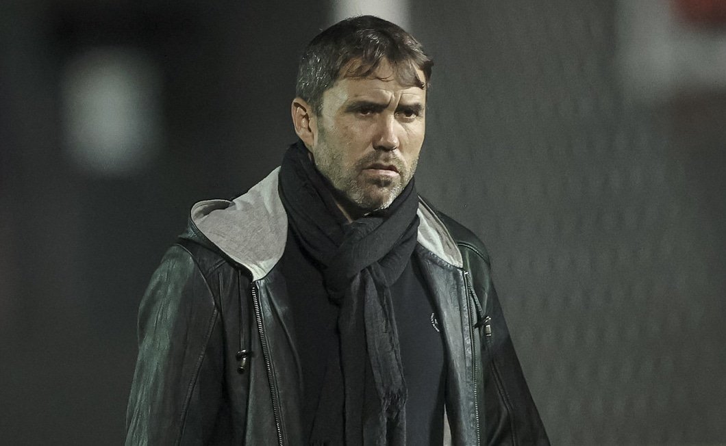 Coudet com cara de reprovação (foto: Pedro Souza/Atlético-MG)