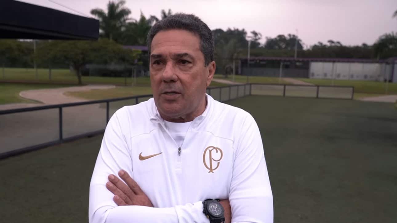 Luxemburgo treinou o Corinthians na segunda-feira (1) e comandará a equipe na terça (2) (foto: Reprodução Corinthians TV)