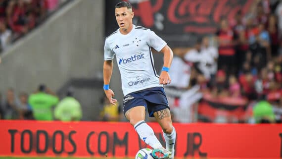 Mateus Vital, do Cruzeiro, durante jogo contra o Flamengo (foto: Staff Images/Cruzeiro)