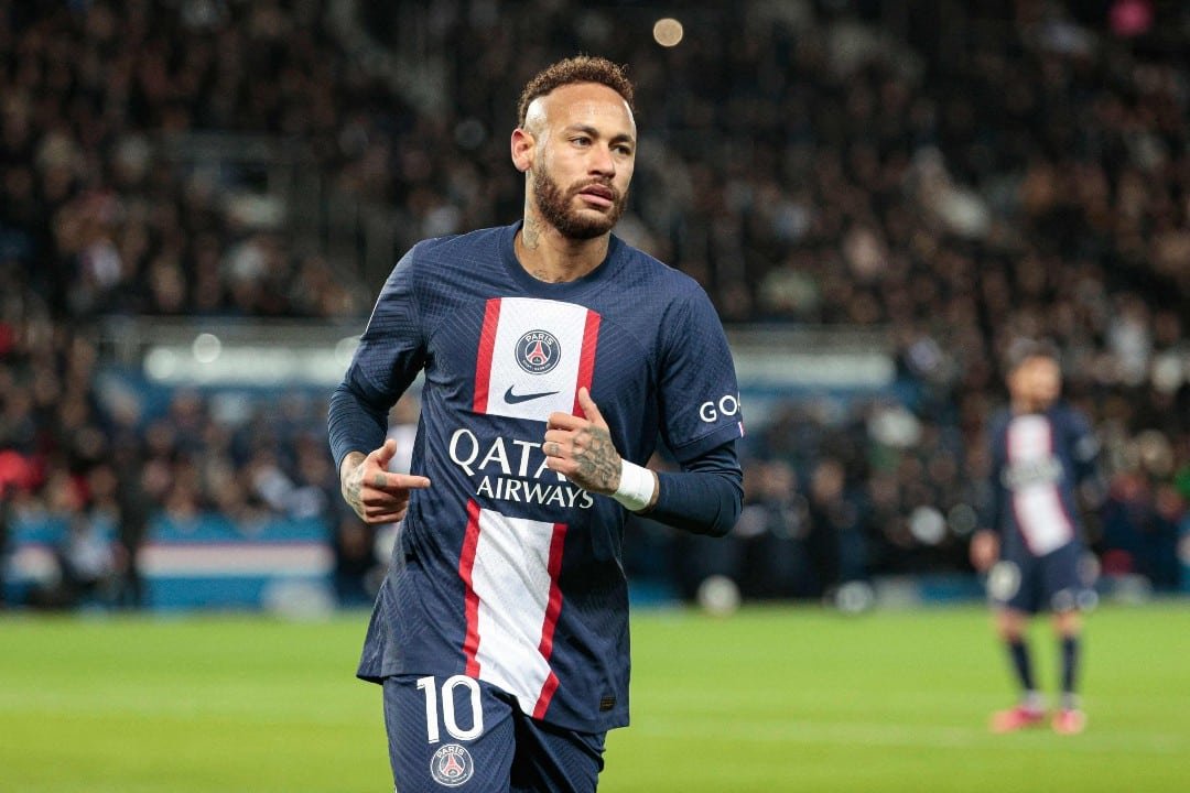 Neymar em partida do PSG. (foto: GEOFFROY VAN DER HASSELT/AFP)