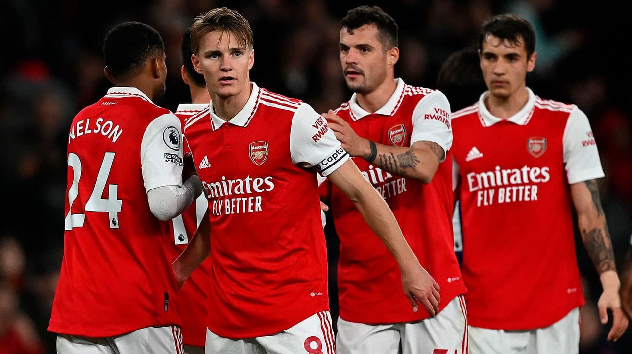 Odegaard comandou a vitória do Arsenal no clássico com Chelsea (foto: Ben Stansall / AFP)