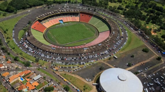 Parque do Sabiá é o maior estádio do interior de Minas Gerais (foto: Douglas Luzz/Correio de Uberlândia)