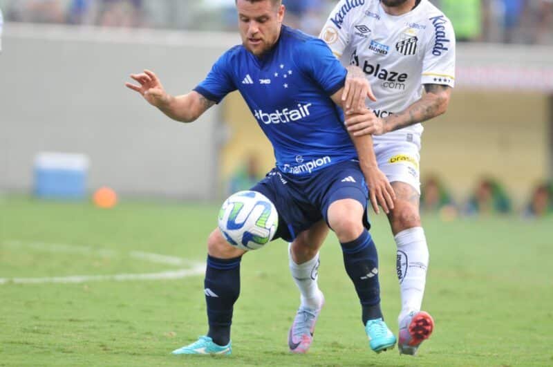 Ramiro leva terceiro amarelo e está fora de Cruzeiro x Fluminense (foto: Alexandre Guzanshe/EM/D.A Press)