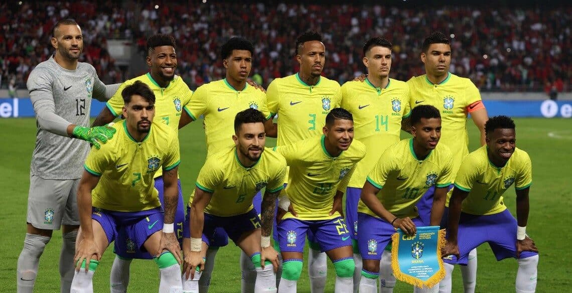 Seleção Brasileira posa para foto antes de amistoso contra o Marrocos. (foto: FADEL SENNA / AFP)