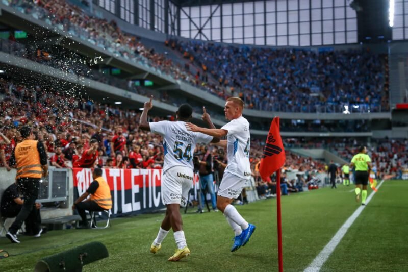 Cuiabano, do Grêmio, comemora gol marcado contra o Athletico-PR, na Arena da Baixada (foto: Lucas Uebel/Grêmio FBPA)