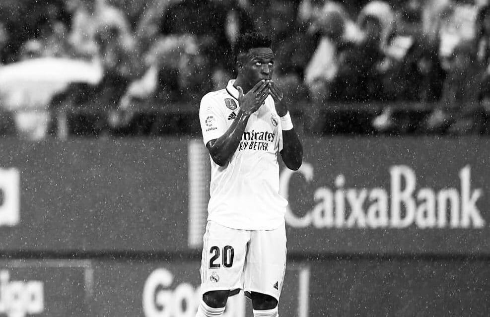 Vini Jr fez publicação em tom forte denunciando o racismo espanhol em seu Instagram (foto: Reprodução/Instagram)