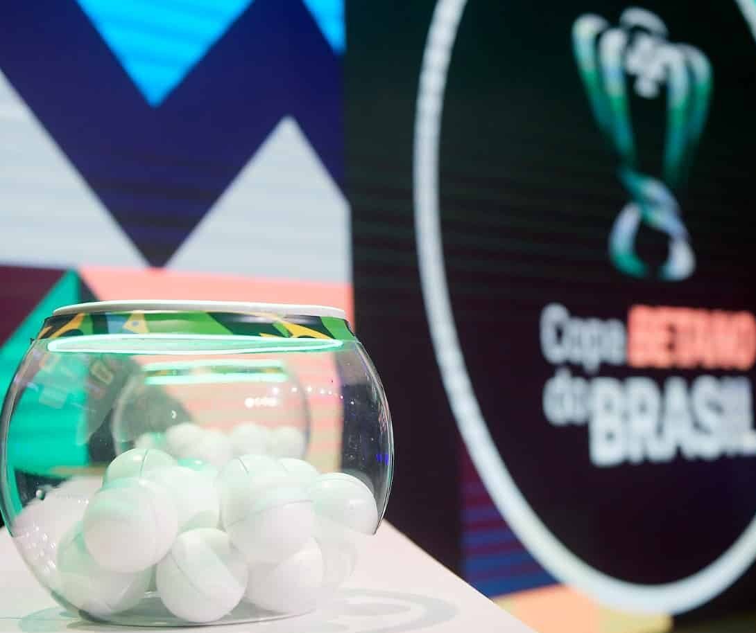 Pote do sorteio da Copa do Brasil (foto: Alexandre Loureiro/CBF)