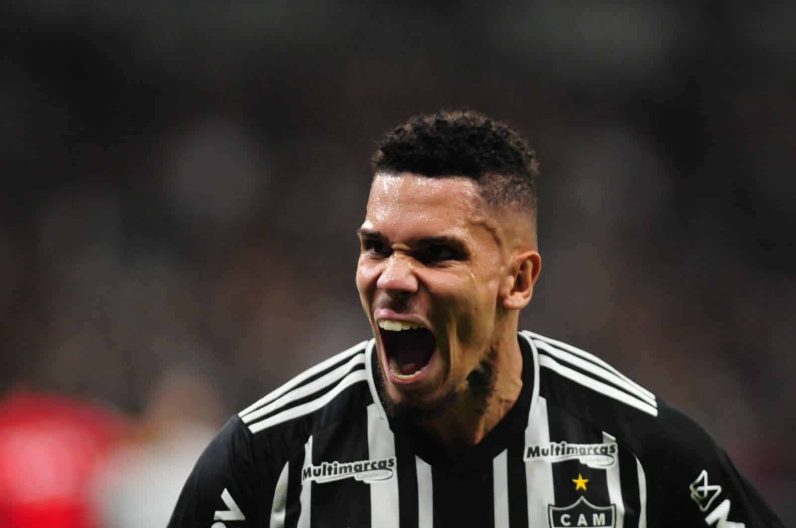 Paulinho grita em comemoração a gol do Atlético-MG (foto: Ramon Lisboa/EM/D.A Press)