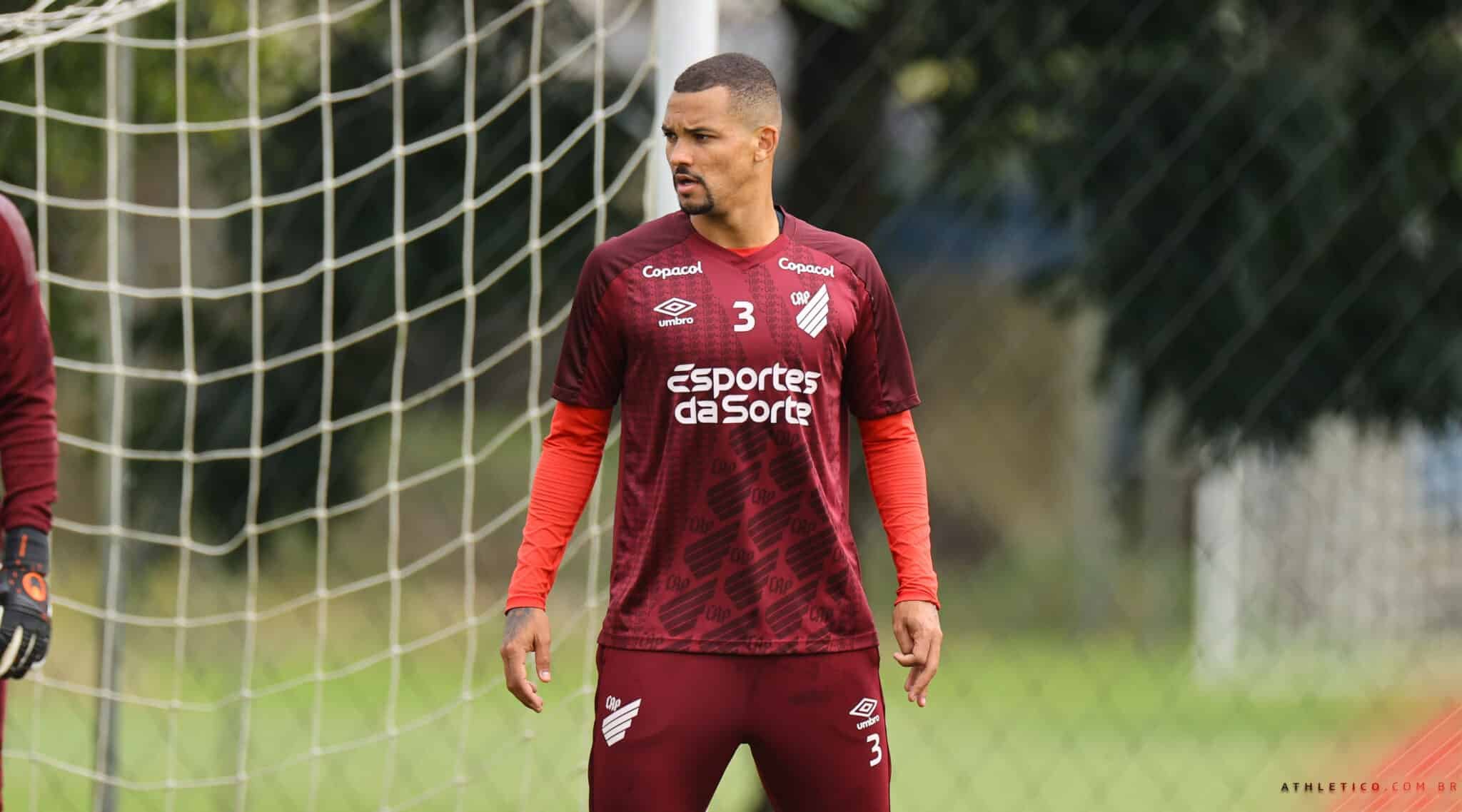 Zé Ivaldo foi barrado no Athletico-PR por ainda não ter aceitado renovar seu contrato (foto: José Tramontin/Athletico-PR)