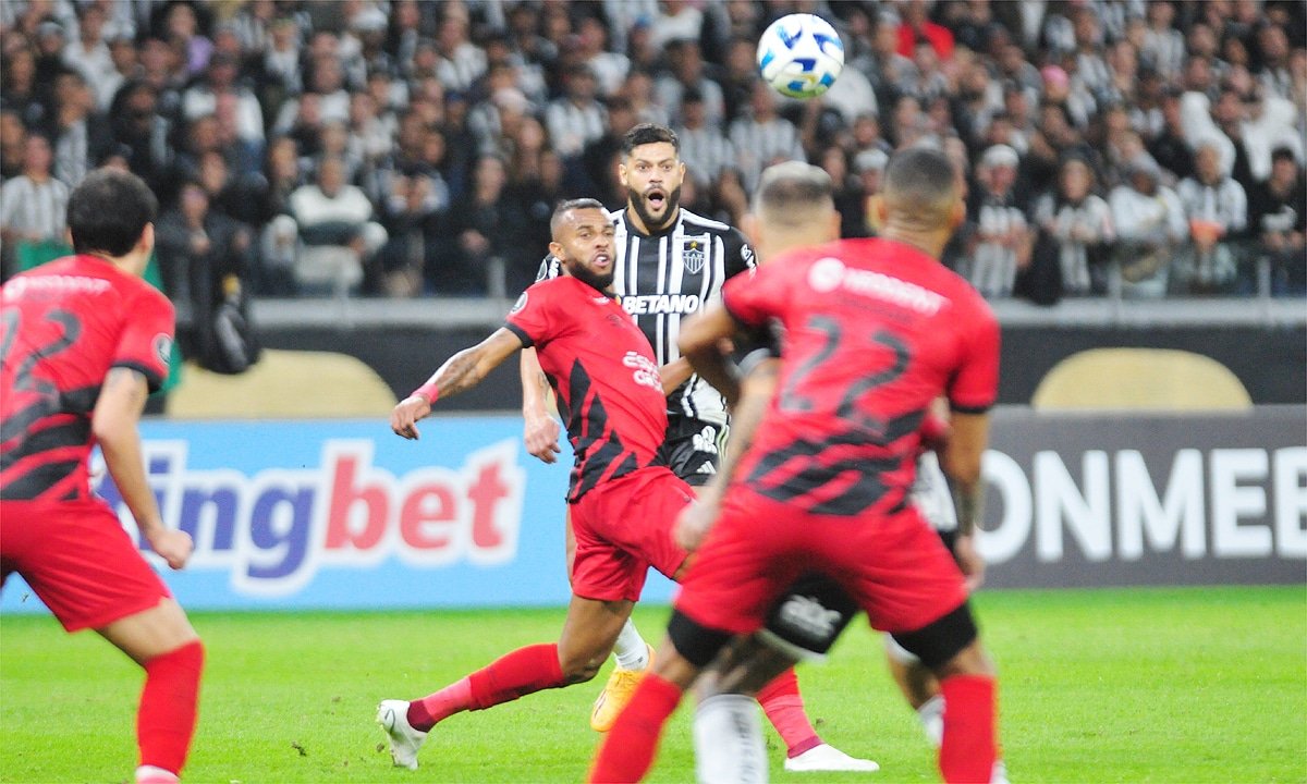 Atlético-MG 2x1 Athletico-PR no Mineirão (foto: Ramon Lisboa/EM D.A Press)