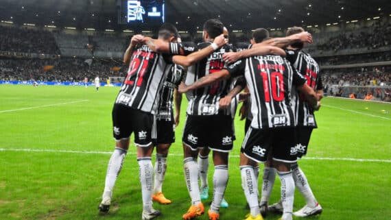 Jogadores do Atlético-MG comemoram gol em vitória sobre o Corinthians, pelas oitavas de final da Copa do Brasil de 2023 (foto: Ramon Lisboa/EM/DA.Press)