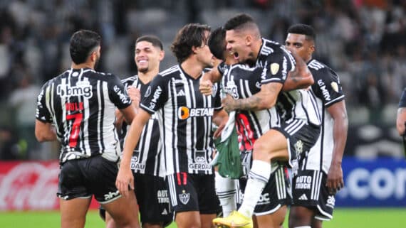 Jogadores do Atlético-MG comemoram gol sobre o Athletico-PR no Mineirão, pela Libertadores de 2023 (foto: Ramon Lisboa/EM/DA.Press)