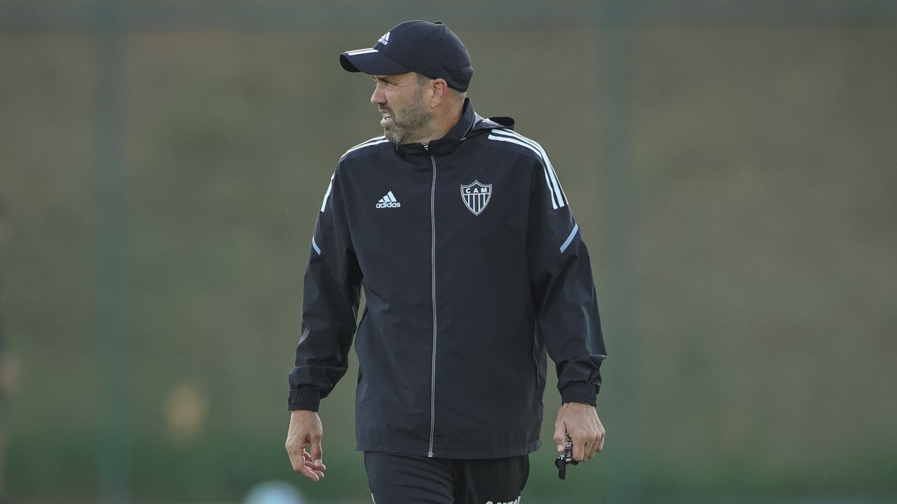Eduardo Coudet em treino do Atlético-MG na Cidade do Galo (foto: Pedro Souza/Atlético-MG)