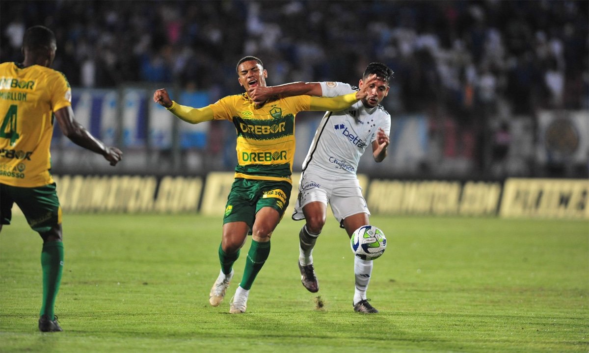 Cruzeiro e Cuiabá se enfrentaram nesta segunda-feira (22/5), na Arena do Jacaré, em Sete Lagoas, pela sétima rodada do Campeonato Brasileiro (foto: Alexandre Guzanshe/EM D.A Press)