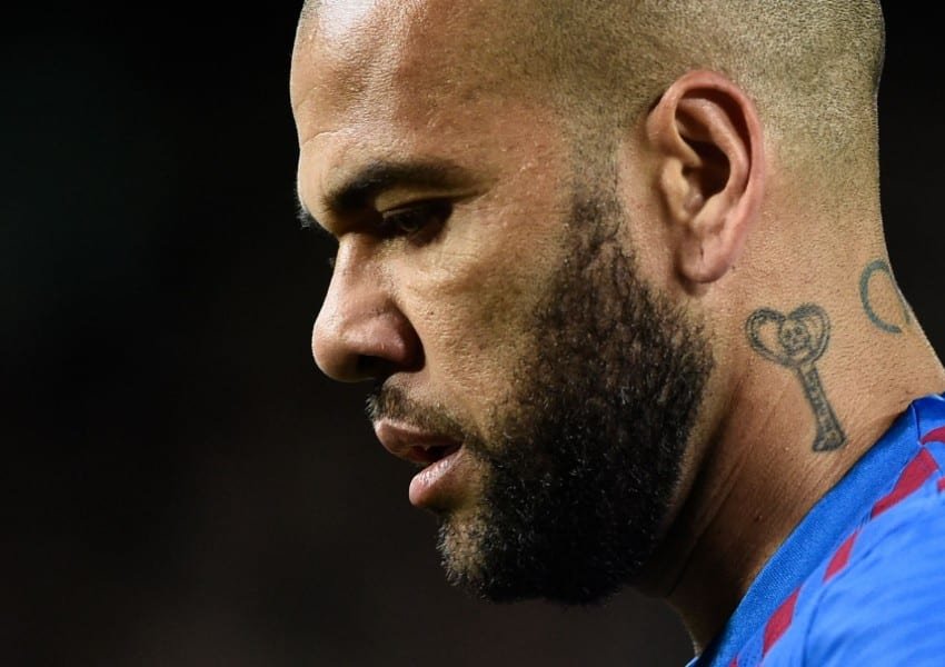 Daniel Alves, ex-Barcelona e Seleção Brasileira, está preso na Espanha desde janeiro (foto: Josep LAGO / AFP)