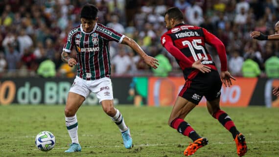 Fabrício Bruno marca Gérman Cano durante clássico na Copa do Brasil (foto: MARCELO GONCALVES/FLUMINENSE FC)