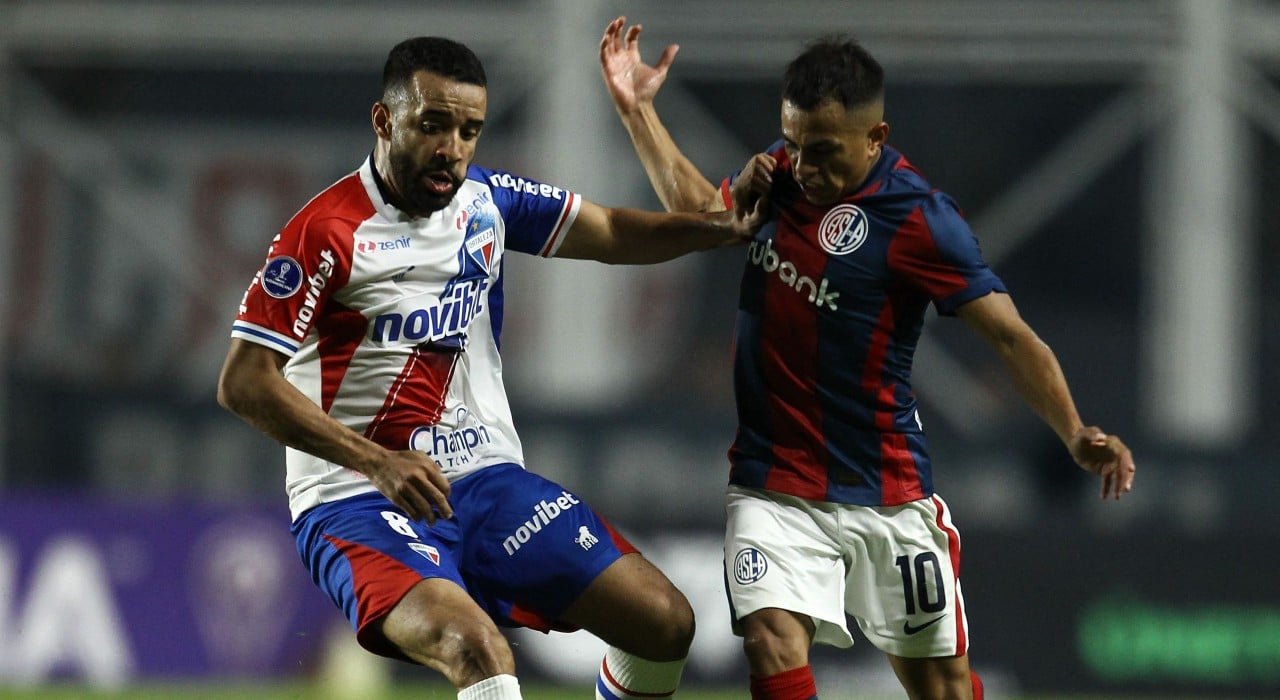 Fortaleza x San Lorenzo (foto: EMILIANO LASALVIA / AFP)