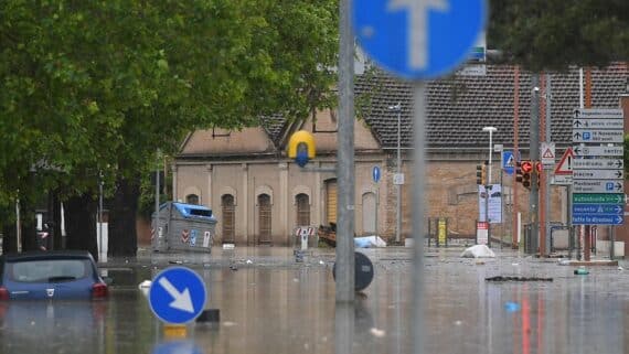 Fortes chuvas causaram alagamento na região de ímola, na Itália. (foto: Alessandro SERRANO / AFP)