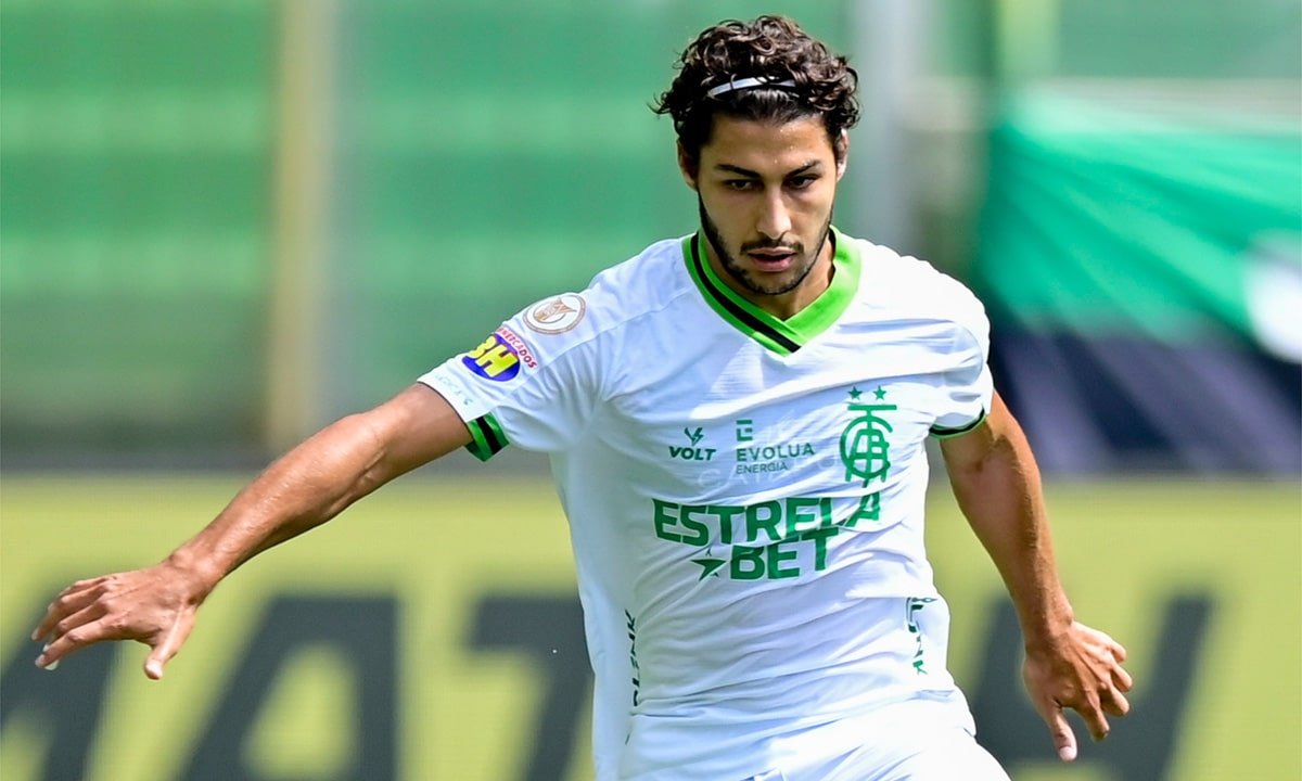 Marcinho, lateral do América-MG, em jogo contra o Cuiabá, no Independência (foto: Mourão Panda/América)