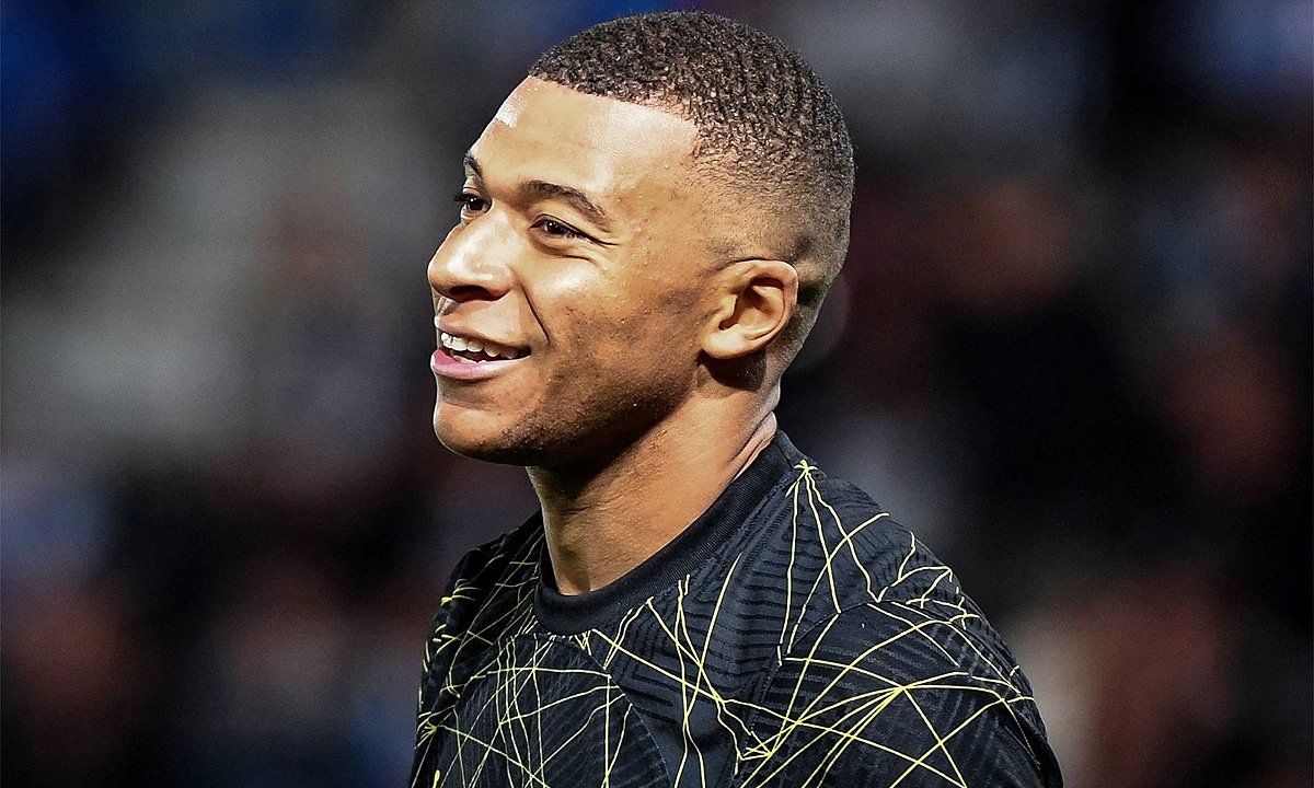 Mbappé fez os dois gols do PSG contra o Auxerre (foto: ARNAUD FINISTRE / AFP)