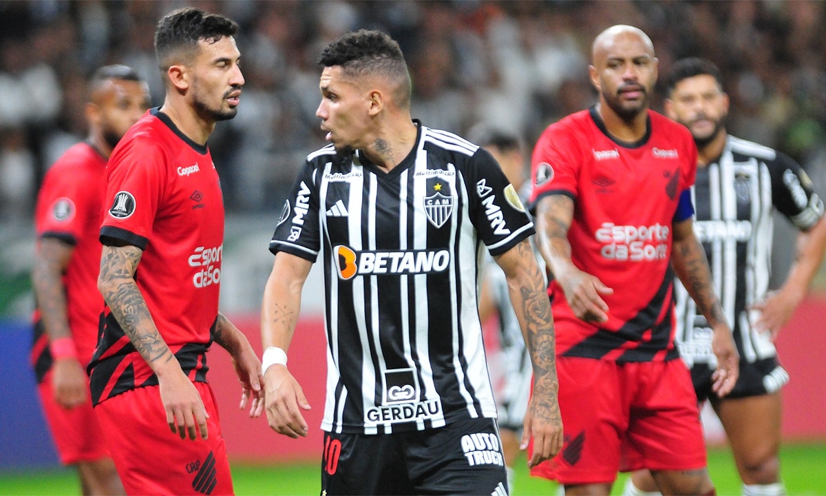 Paulinho, do Atlético-MG, em jogo contra o Athletico-PR, no Mineirão, pela Copa Libertadores - (foto: Ramon Lisboa/EM/D.A Press)