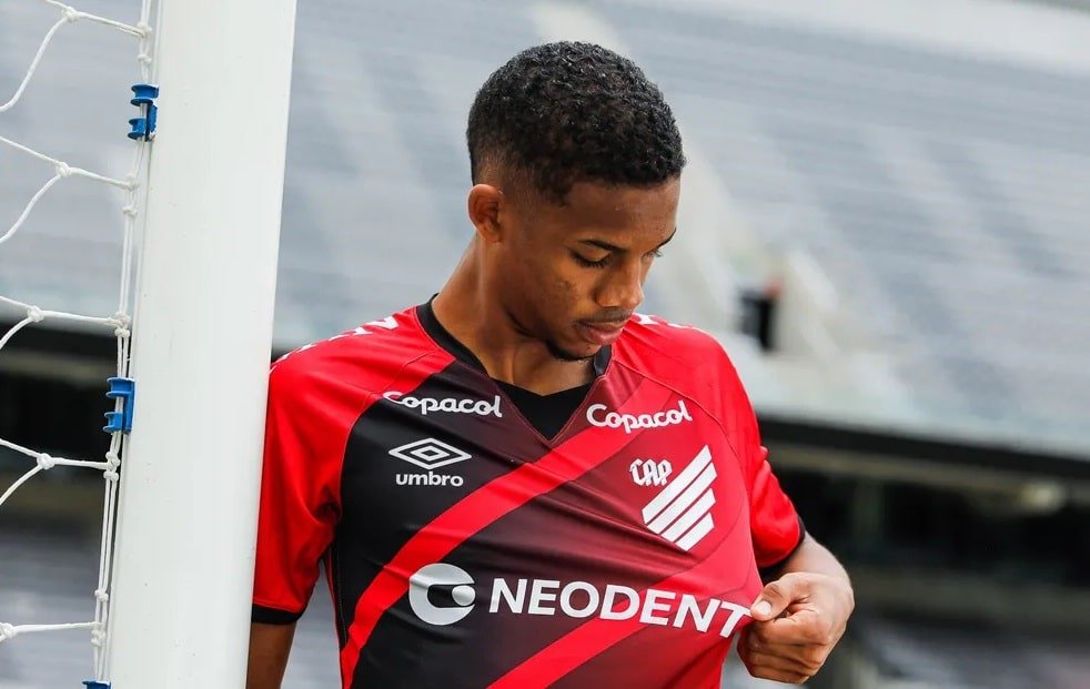 Pedrinho em apresentação no Athletico-PR (foto: José Tramontin/Athletico)